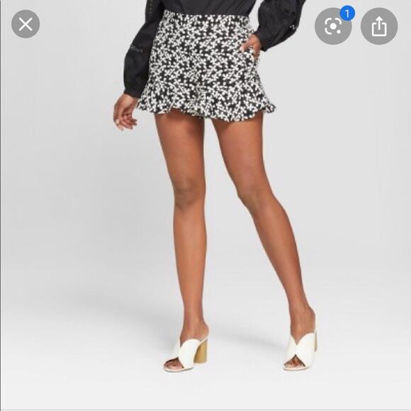 NEW who what wear floral ruffled shorts size 4 - Picture 1 of 6